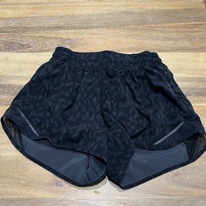 Lululemon hotty hot shorts | size 4 | 2.5 inch | black leopard print